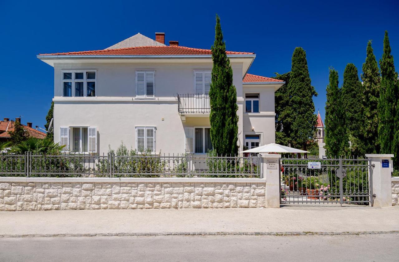 Palace Schoen Milesi - Esense Of Prestige - Private Pool - Free Parking - Old Money Style Luxury Rooms - Walking Distance To The Old Town, The Beach And All Amenities - Buralux Properties Split Exterior photo