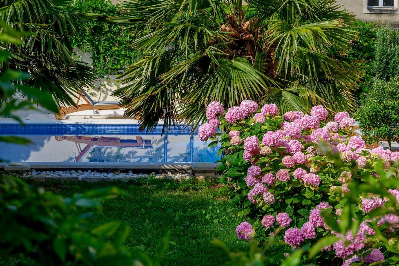 Palace Schoen Milesi - Esense Of Prestige - Private Pool - Free Parking - Old Money Style Luxury Rooms - Walking Distance To The Old Town, The Beach And All Amenities - Buralux Properties Split Exterior photo