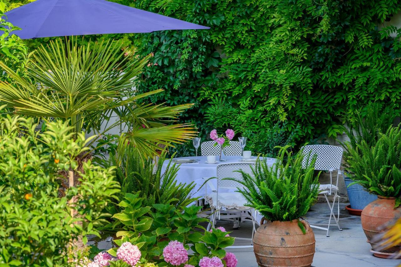Palace Schoen Milesi - Esense Of Prestige - Private Pool - Free Parking - Old Money Style Luxury Rooms - Walking Distance To The Old Town, The Beach And All Amenities - Buralux Properties Split Exterior photo
