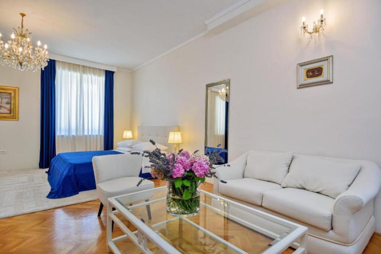 Palace Schoen Milesi - Esense Of Prestige - Private Pool - Free Parking - Old Money Style Luxury Rooms - Walking Distance To The Old Town, The Beach And All Amenities - Buralux Properties Split Exterior photo