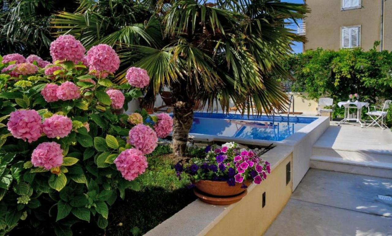 Palace Schoen Milesi - Esense Of Prestige - Private Pool - Free Parking - Old Money Style Luxury Rooms - Walking Distance To The Old Town, The Beach And All Amenities - Buralux Properties Split Exterior photo