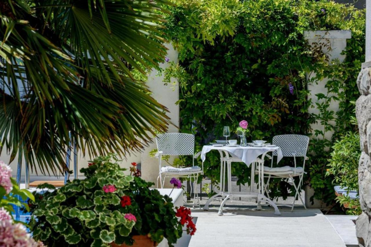 Palace Schoen Milesi - Esense Of Prestige - Private Pool - Free Parking - Old Money Style Luxury Rooms - Walking Distance To The Old Town, The Beach And All Amenities - Buralux Properties Split Exterior photo